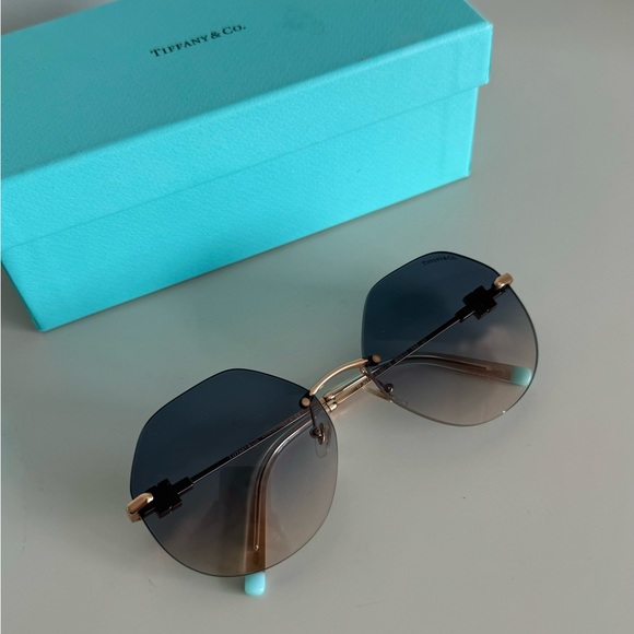 Tiffany & Co sunglasses rose gold mother of pearl main image 11